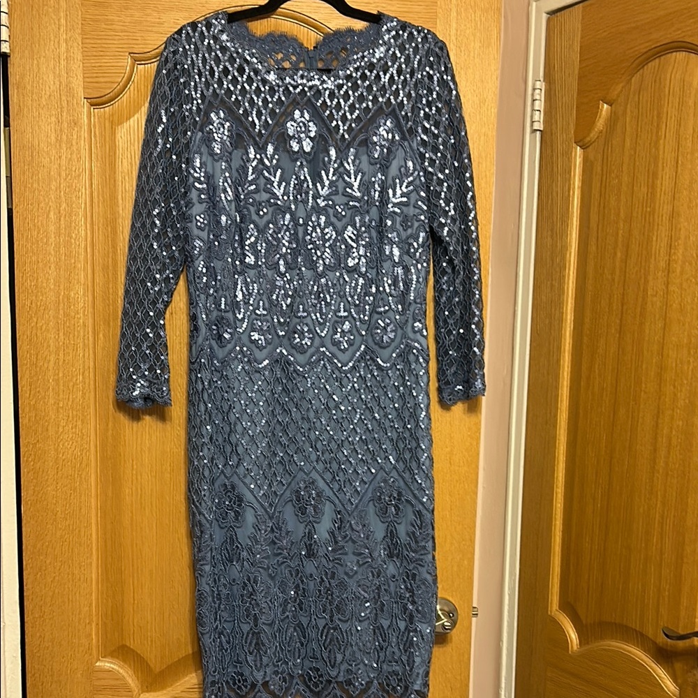 Tadashi Shoji Blue Sheath Dress Long Sleeve Bateau Neckline. Lined.